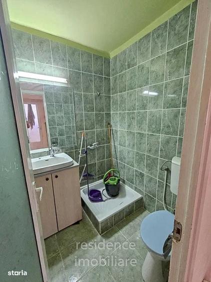 Apartament cu 3 camere decomandat în Între Lacuri