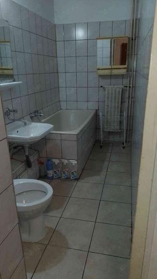Garsonieră decomandată în Vitan