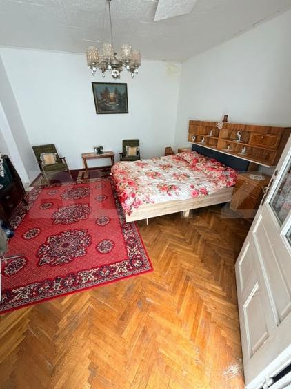 Casă individuală cu 6 camere cu Canalizare în Schei