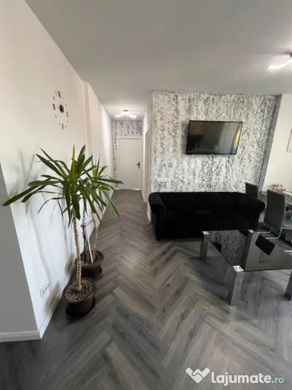 Apartament cu 3 camere semidecomandat în Apahida