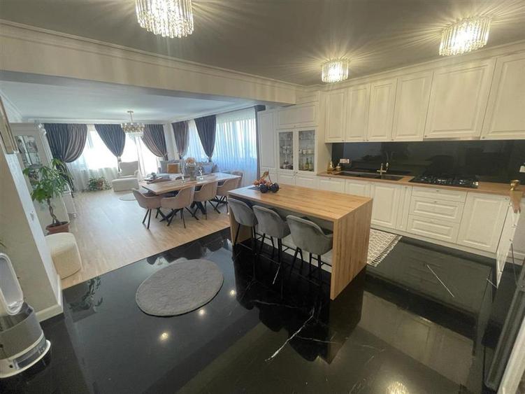 Penthouse cu 3 camere decomandat în Bucium