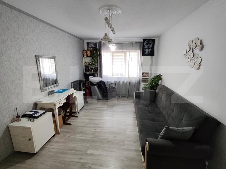 Apartament cu 3 camere decomandat, mobilat în Micro 12