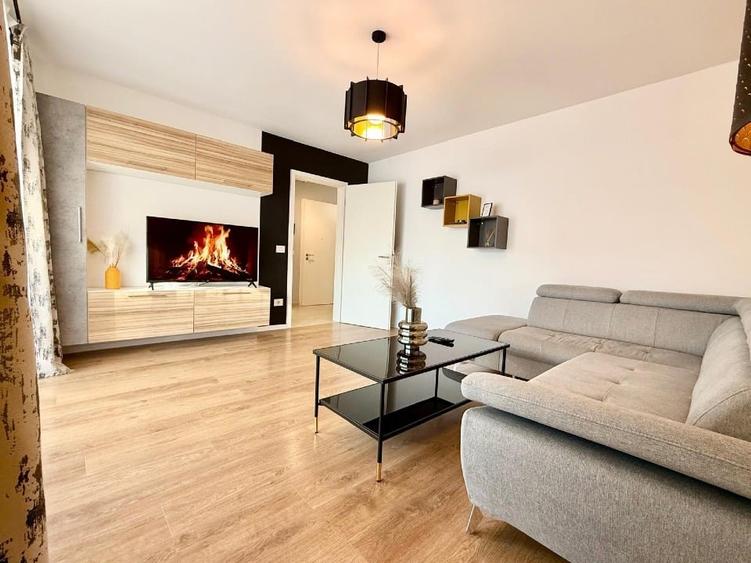Apartament cu 3 camere decomandat, mobilat în Tractorul