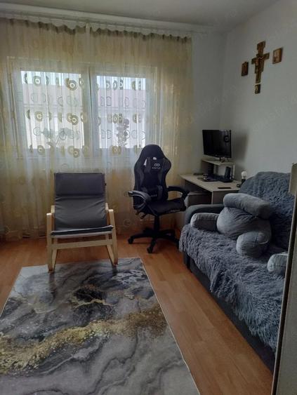 Apartament cu 2 camere decomandat în Poarta 6