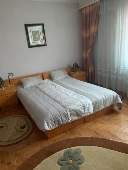 Casă cu 5 camere cu Teren 530 Mp în Central