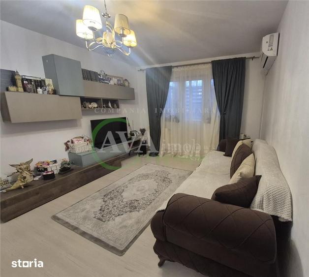 Apartament cu 3 camere semidecomandat în Bârsănești