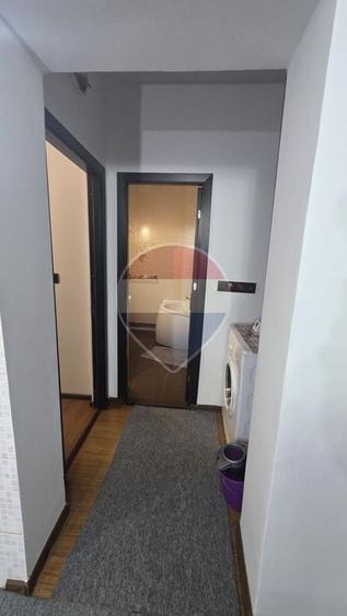 Apartament cu 3 camere decomandat, mobilat în Podu Roș