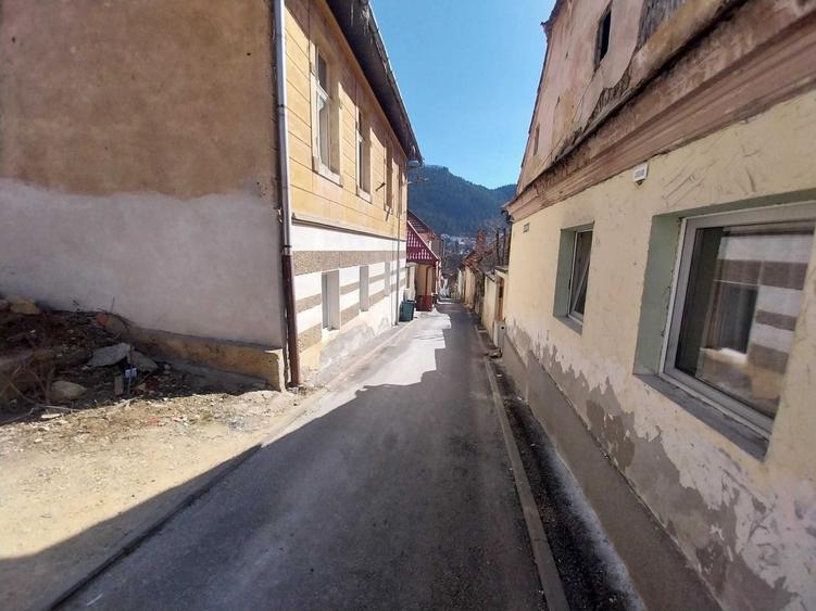 Apartament cu 4 camere semidecomandat în Centrul Istoric