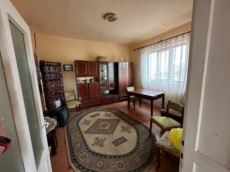 Casă cu 4 camere cu Teren 700 Mp în Central