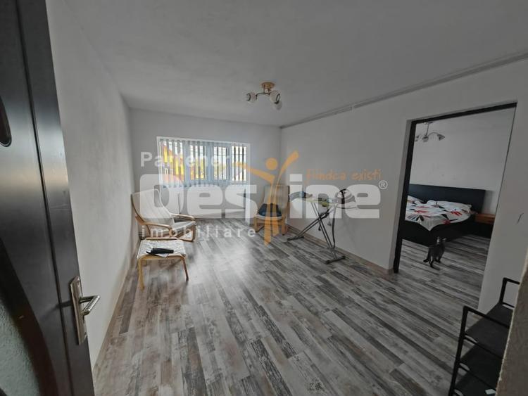 Casă individuală cu 8 camere cu Canalizare în
