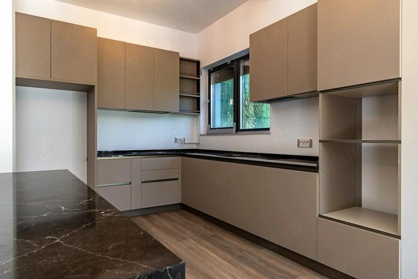 Casă cu 9 camere cu Teren 475 Mp în Tamași