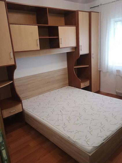 Apartament cu 3 camere semidecomandat în Exterior Vest