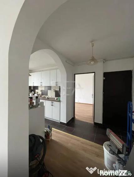 Apartament cu 3 camere decomandat în Mărgeanului