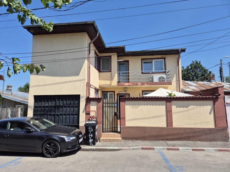 Casă cu 4 camere în Central