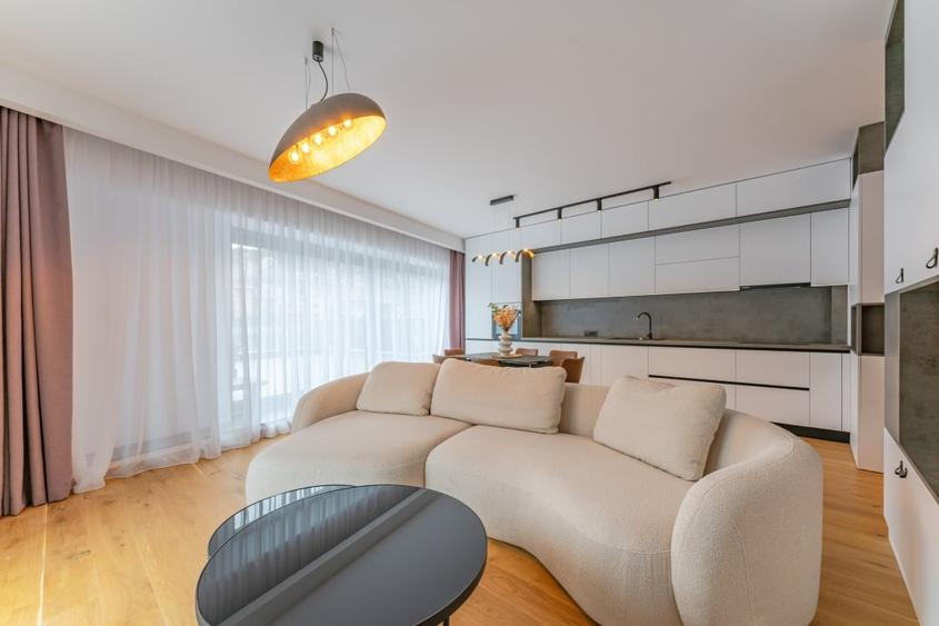 Apartament cu 4 camere decomandat, mobilat în Ultracentral