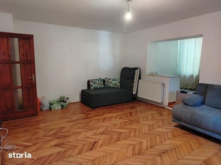 Apartament cu 3 camere decomandat în Republicii