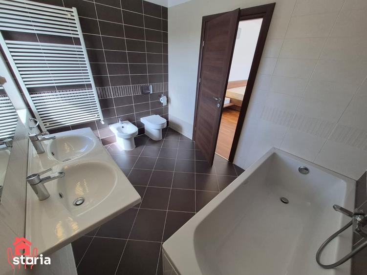 Apartament cu 4 camere decomandat în Est