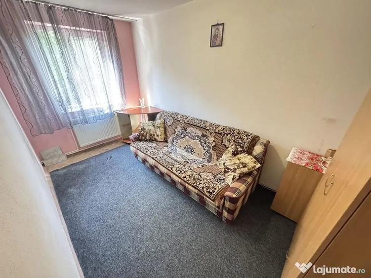 Apartament cu 3 camere semidecomandat în Tomis Nord