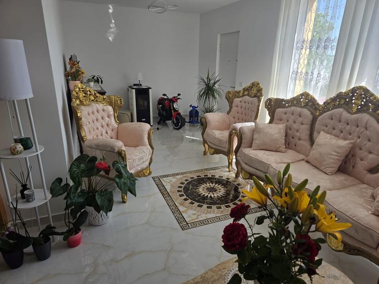 Casă cu 4 camere cu Teren 1000 Mp în Central