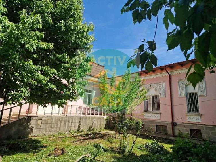 Casă cu 4 camere cu Garaj în Est