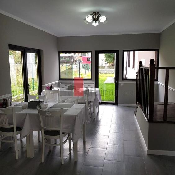 Casă individuală cu 14 camere cu Canalizare în Central