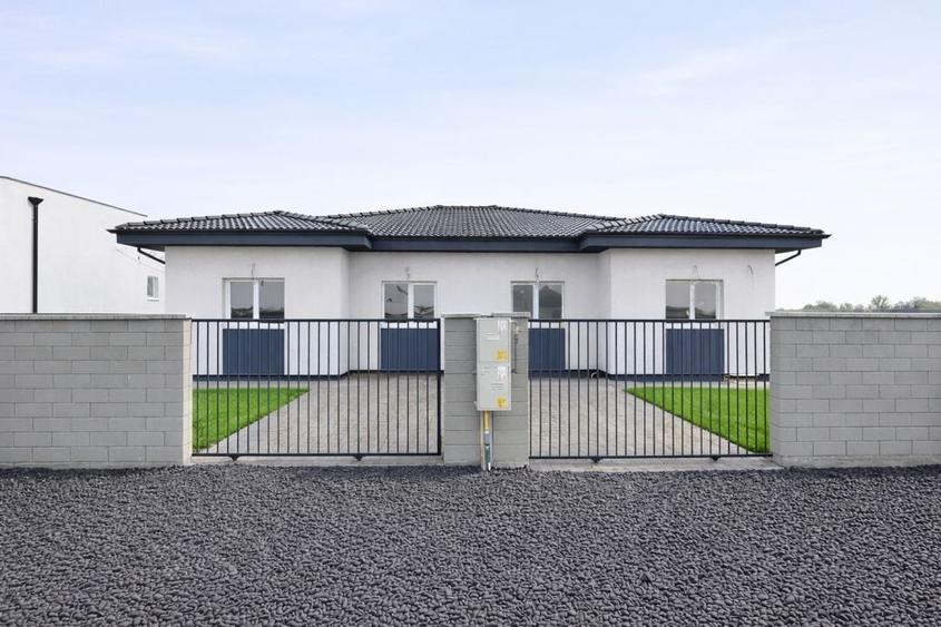 Duplex cu 3 camere cu Teren 311 Mp în Moșnița Nouă