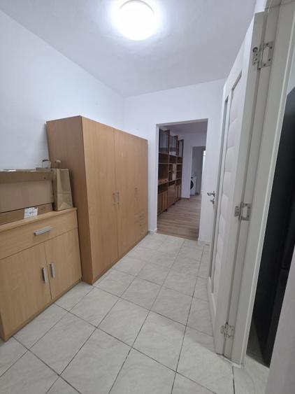 Apartament cu 3 camere semidecomandat în Titan