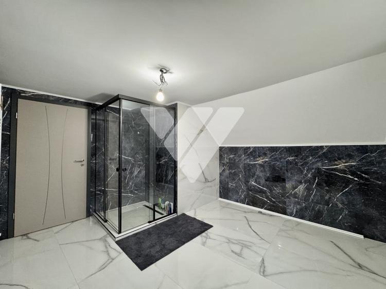 Casă individuală cu 6 camere cu Canalizare în Șura Mică