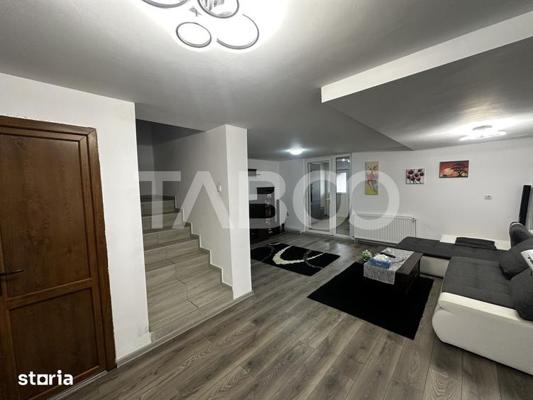 Casă cu 8 camere cu Teren 1195 Mp în Roșia