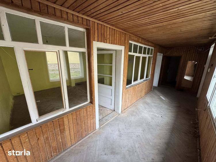 Casă cu 8 camere cu Teren 622 Mp în Titulescu