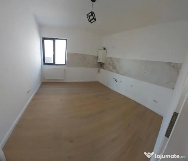 Casă cu 5 camere cu Teren 300 Mp în Central