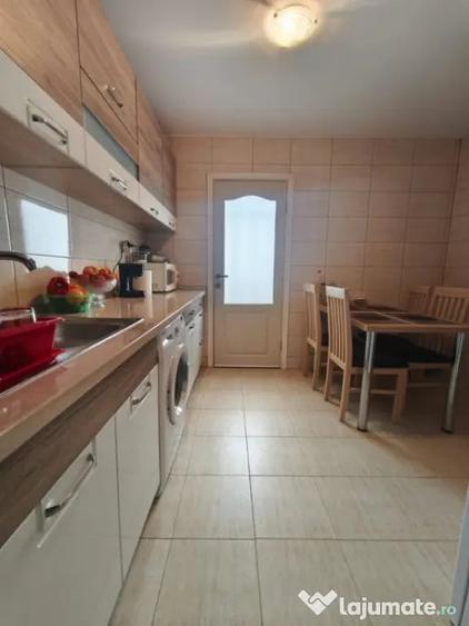 Apartament cu 2 camere decomandat în Siret