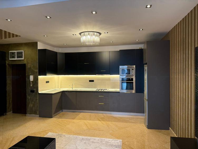 Apartament cu 3 camere decomandat, mobilat în Mărgeanului