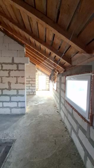 Casă individuală cu 4 camere cu Garaj în Teslui