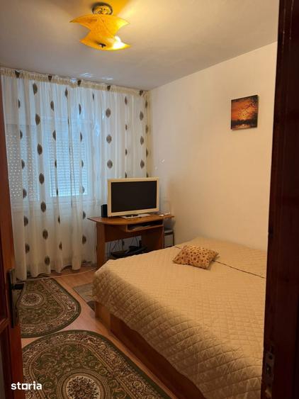 Apartament cu 4 camere decomandat în Calea București
