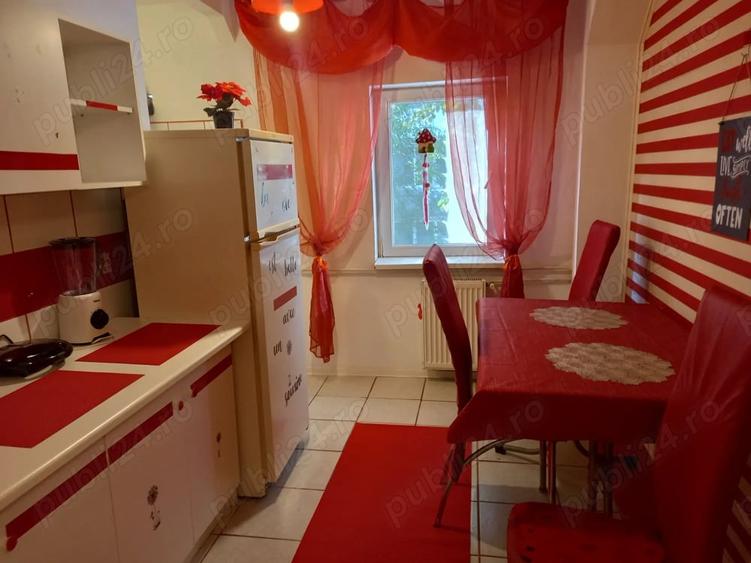 Apartament cu 3 camere semidecomandat în Aradului