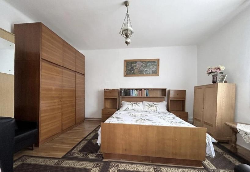 Casă cu 4 camere cu Teren 1439 Mp în Central