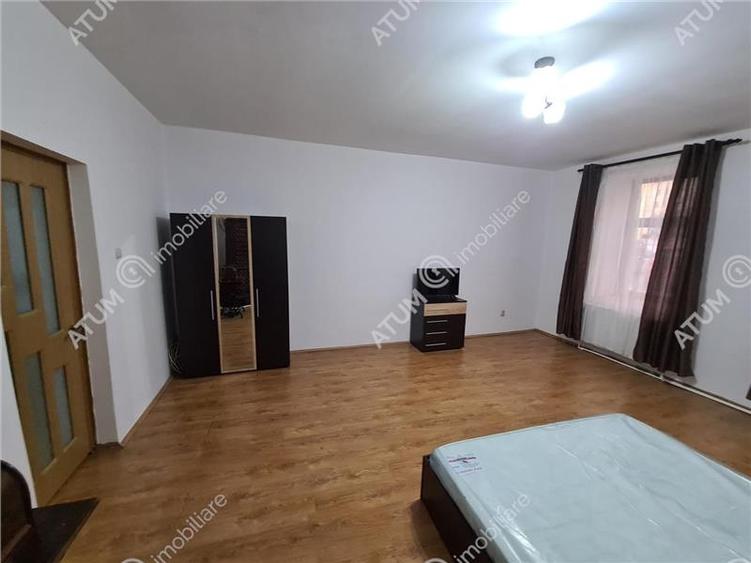 Apartament cu 2 camere nedecomandat, mobilat în Orașul de Jos