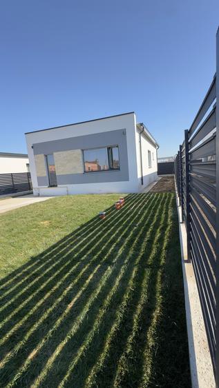 Casă individuală cu 3 camere cu Canalizare în Clinceni