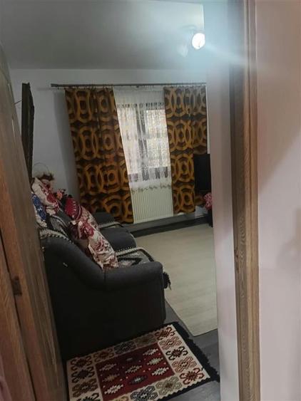 Casă individuală cu 4 camere cu Garaj în Uricani