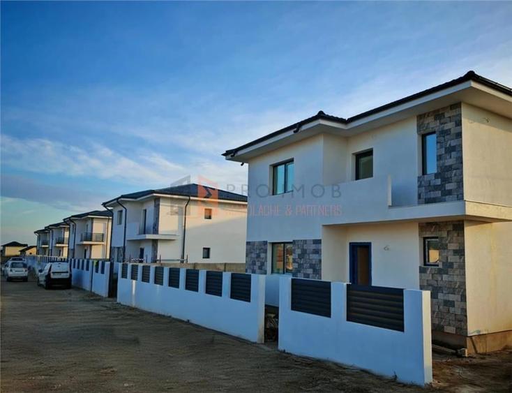 Casă individuală cu 4 camere cu Canalizare în Mărăcineni