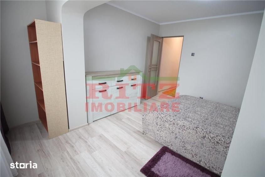 Apartament cu 3 camere semidecomandat în Central