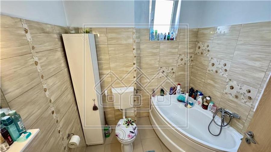 Apartament cu 3 camere nedecomandat în Turnișor