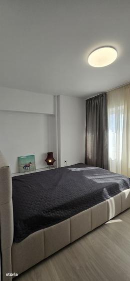 Apartament cu 3 camere în Apărătorii Patriei