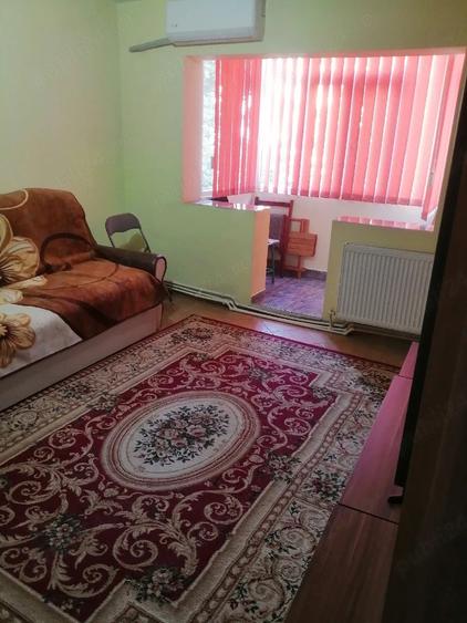 Apartament cu 2 camere semidecomandat în Zimbru