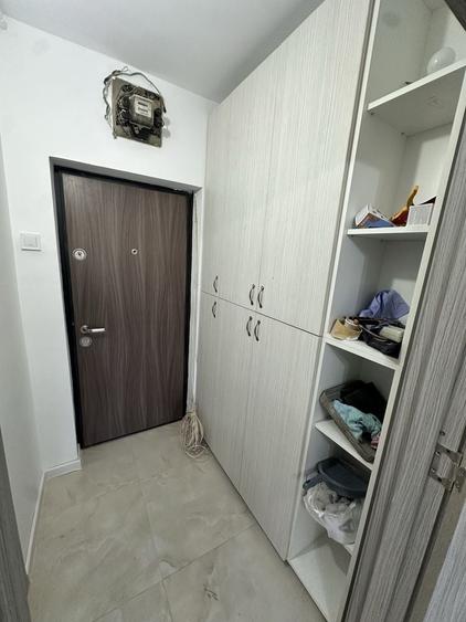 Garsonieră decomandată în Titan