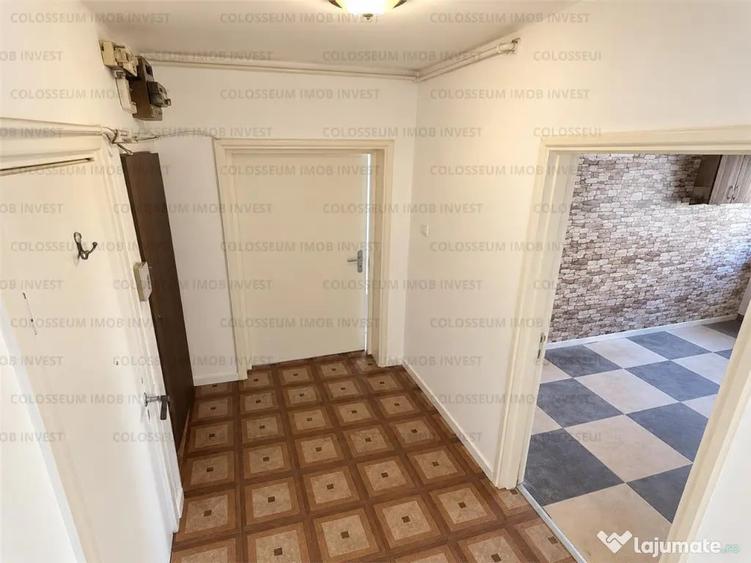 Apartament cu 3 camere semidecomandat în Tractorul