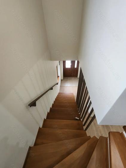 Casă cu 4 camere cu Teren 325 Mp în Moșnița Veche