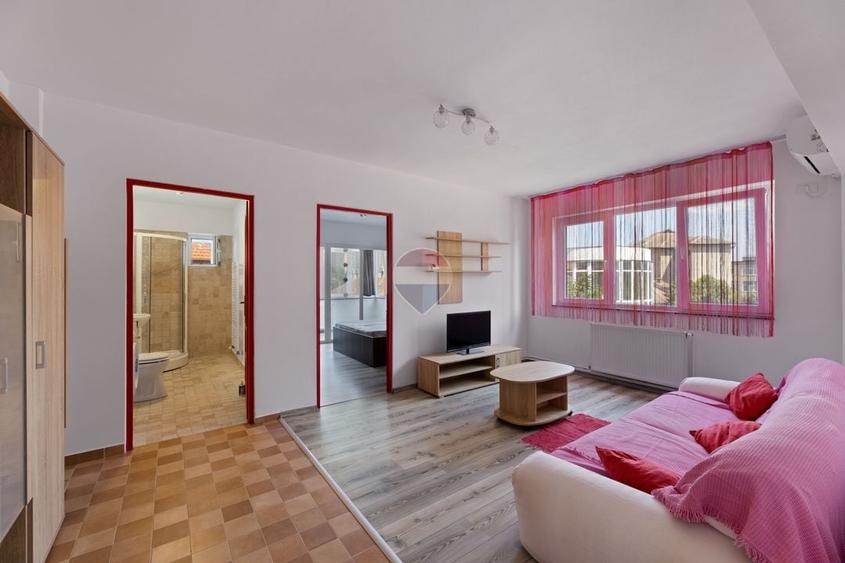 Apartament cu 2 camere semidecomandat, mobilat în Boul Roșu