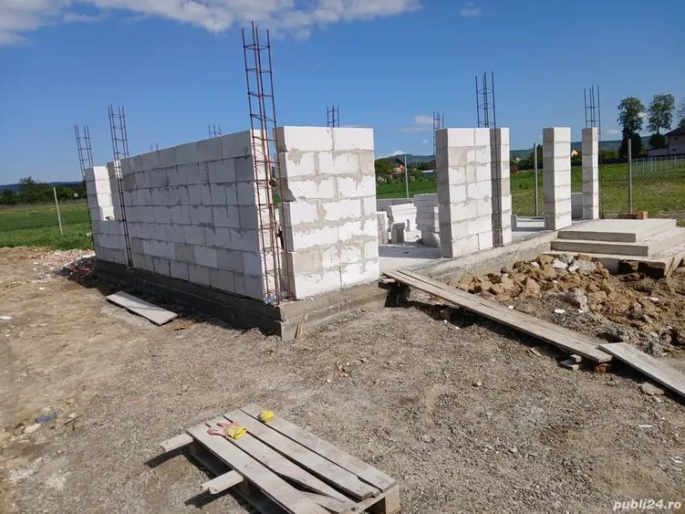 Casă cu 3 camere cu Teren 403 Mp în Roman